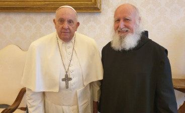 Pater Anselm Grün mit Papst