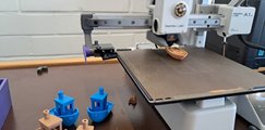 Der 3D-Drucker druckt ein Boot 