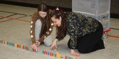 Teamwork beim Domino-Projekt