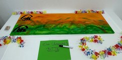 Leinwand bfz und gfi Das Bild zeigt eine selbst gemalte Leinwand, auf der alle Mitarbeiterinnen und Mitarbeiter unterschreiben sollen. Das Bild ist in orange und grün unterteilt und zeigt die Logos der bfz und gfi.