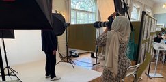 Professionelles Bewerbungsfoto Ein Teilnehmer wird fotografiert.