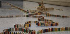 Hunderte Dominosteine beim Domino-Projekt