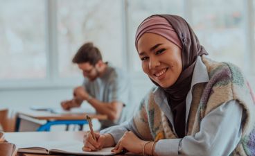 Sprachschüler*innen im Deutschunterricht