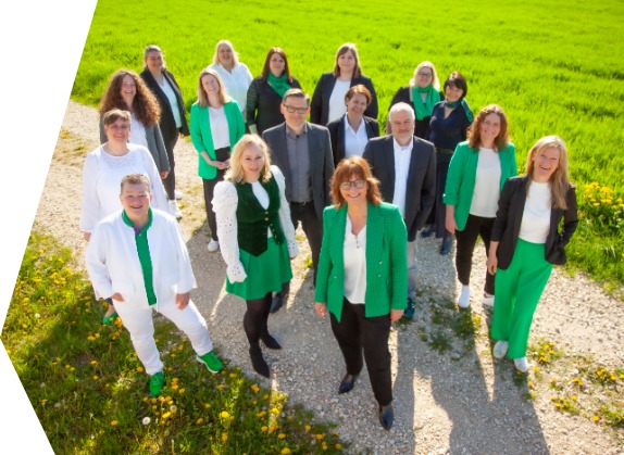 Gruppenbild Team DUA Das Bild zeigt die Koordinatoren mit Teil-Koordinatoren, sowie die Leiterin des Standortes DUA