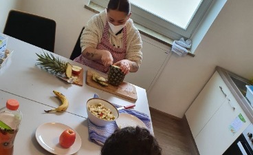 Potenzialanalyse und Werkstatttage der bfz Ebersberg: Schüler*innen beim Kochen und Backen