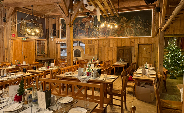 weihnachtlich dekorierter Raum 