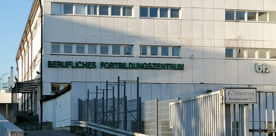 Außenaufnahme der Nebenstelle Ridlerstraße 73 des bfz München