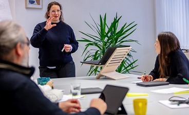 Unterrichtssituation mit drei Personen