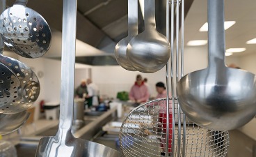 Blick in die professionelle Großküche des bfz Nürnberg