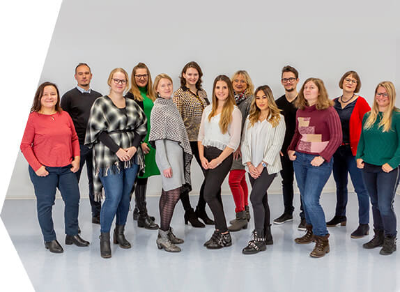 Teambild: Gruppenbild von Mitarbeiter*innen des bfz Standortes Nürnberg