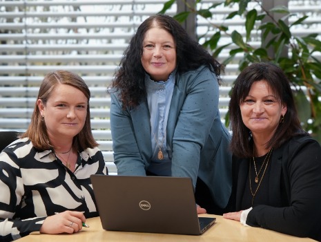 Teambild mit stellv. Leitung und zwei Koordinatorinnen