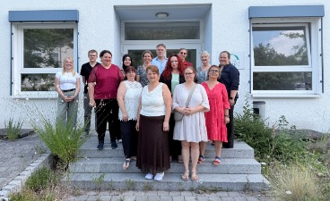 bfz Lauda-Königshofen Gruppenbild der Absolvent*innen und Team
